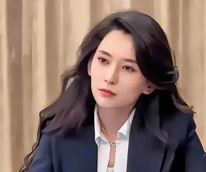 54岁的汪峰这次可是有点子“惨”！这几天他在澳门举办演唱会，全程被35岁的女友森