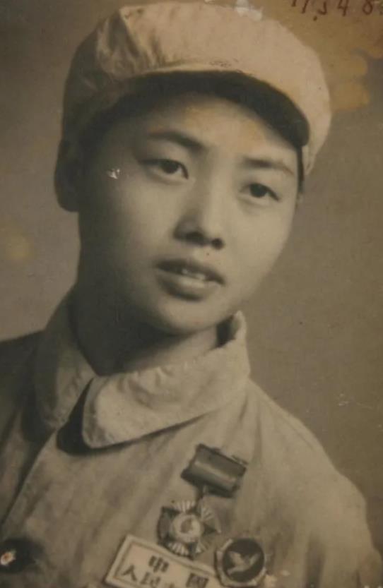 抗美援朝中，女护士张道华被美军的炮弹炸瞎了双眼，当场晕厥。醒来后，她听到美军在自