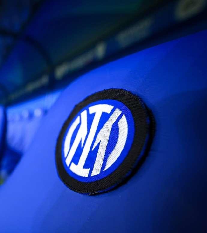 这赛季右路富裕，左路太单薄了。右路补了一个恩里克，再加迪乌夫兼职，虽然达米安长期