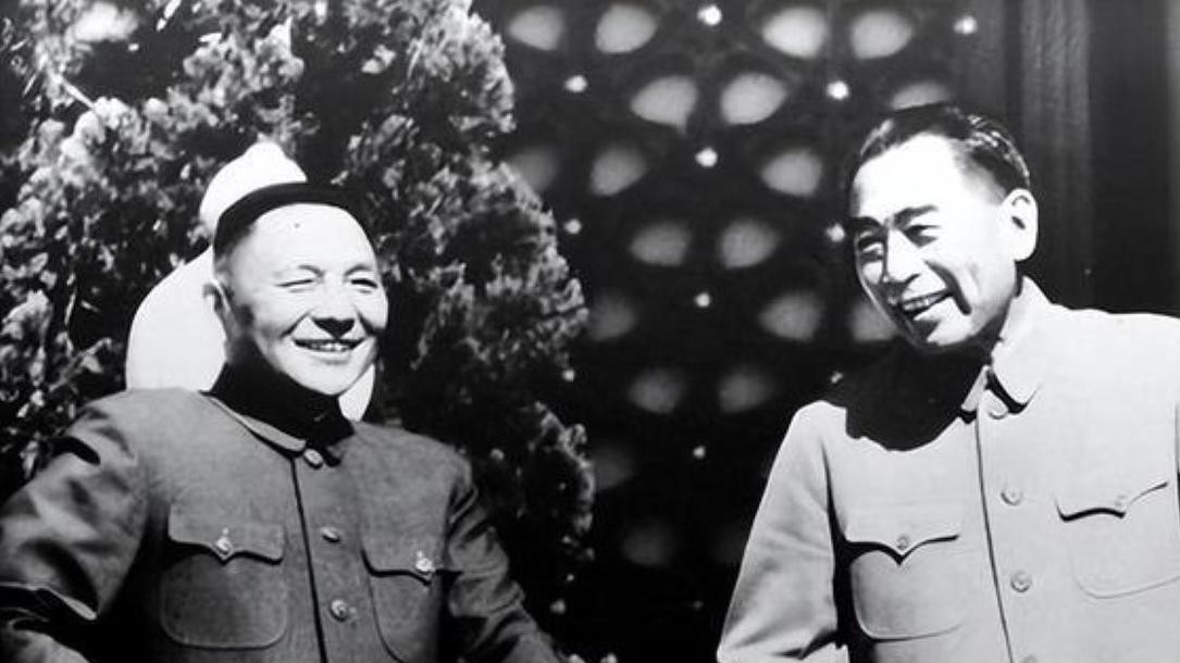 75年毛泽东考验邓小平，周恩来得知经过，告诫邓：你就不能忍一忍