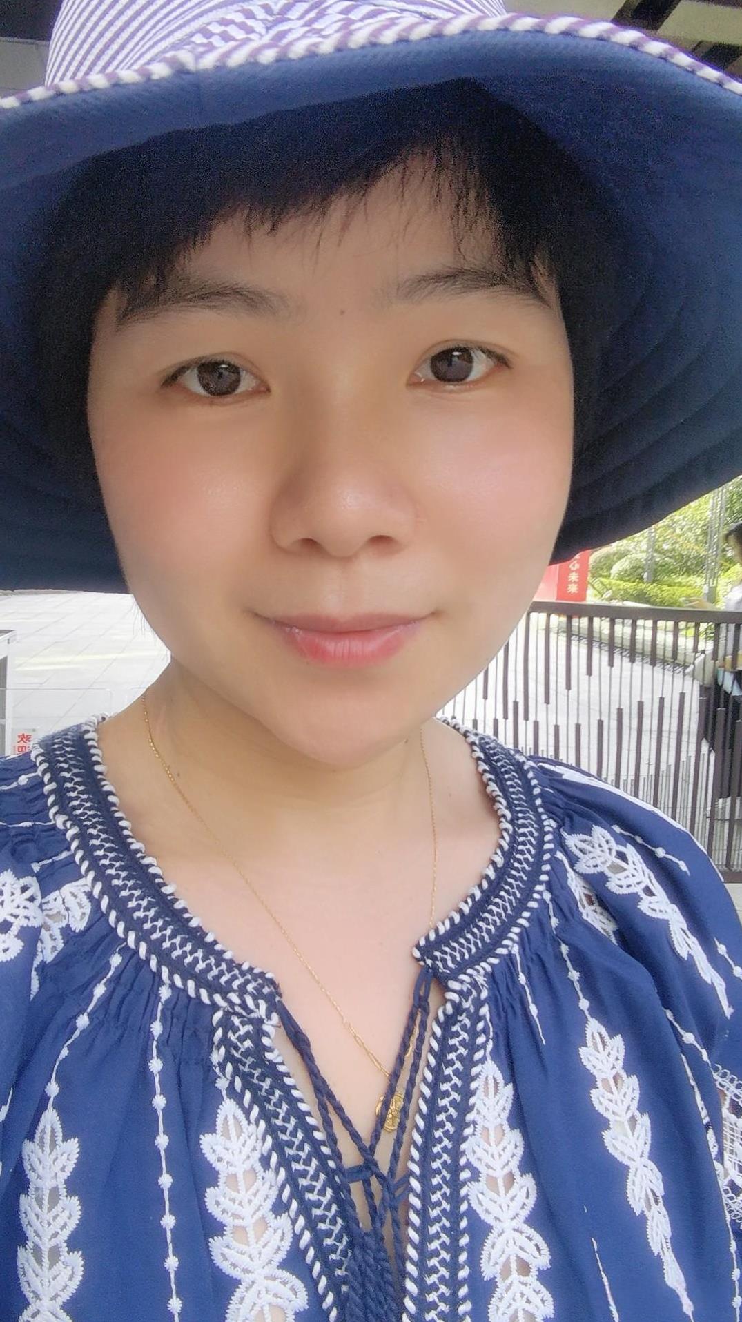我一直都相信自己是一个命好的人，我曾经小时候额头上有一个小伤疤，还有嘴巴上也有一