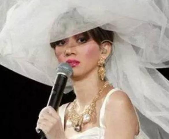 2003年，梅艳芳弥留之际，40多位好友都去医院和梅艳芳告别，但梅艳芳却叮嘱保镖