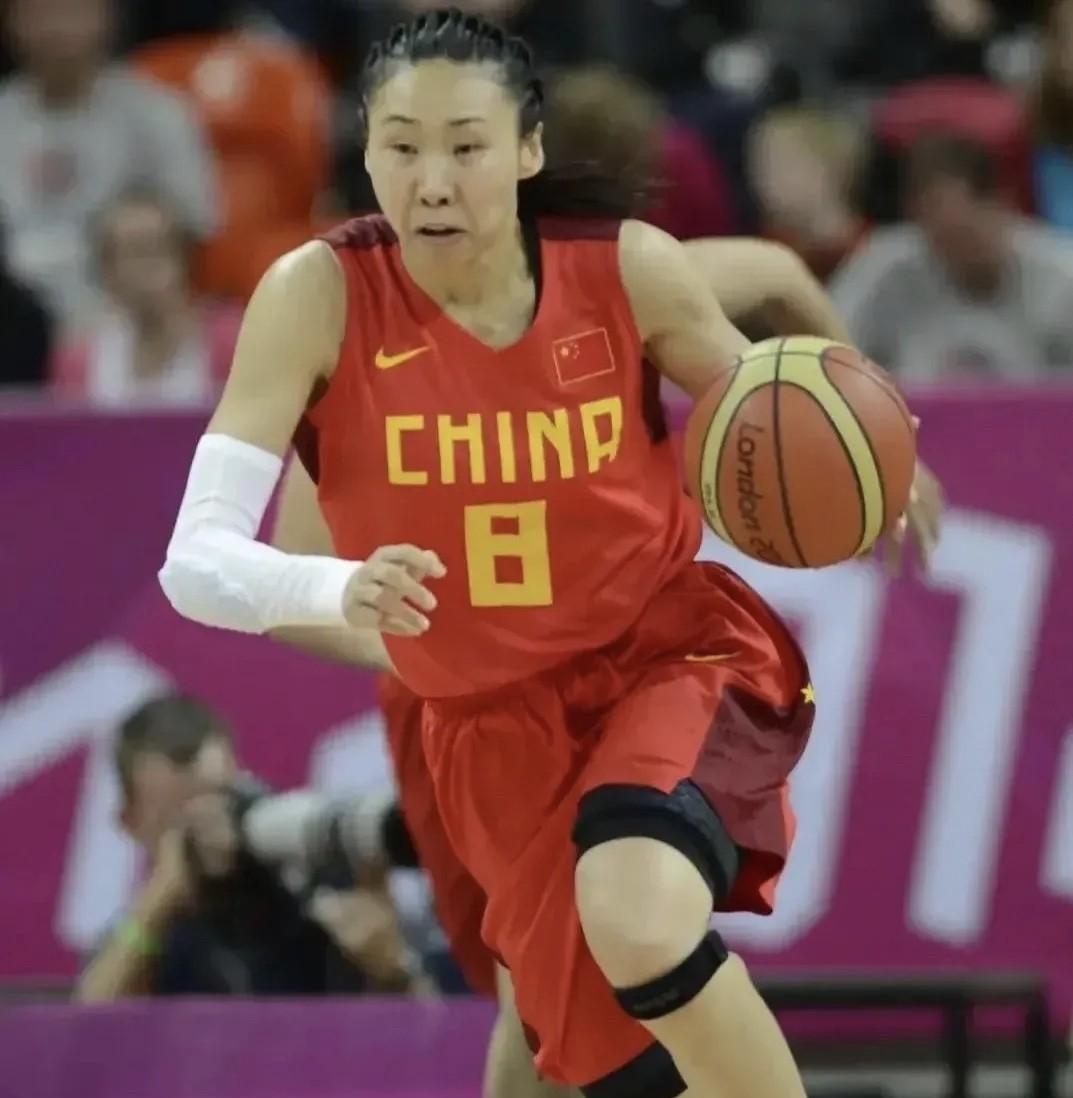 假如中国女篮的后卫是苗立杰，可以打爆日本后卫，你信不信？
苗立杰以“男性化打法”