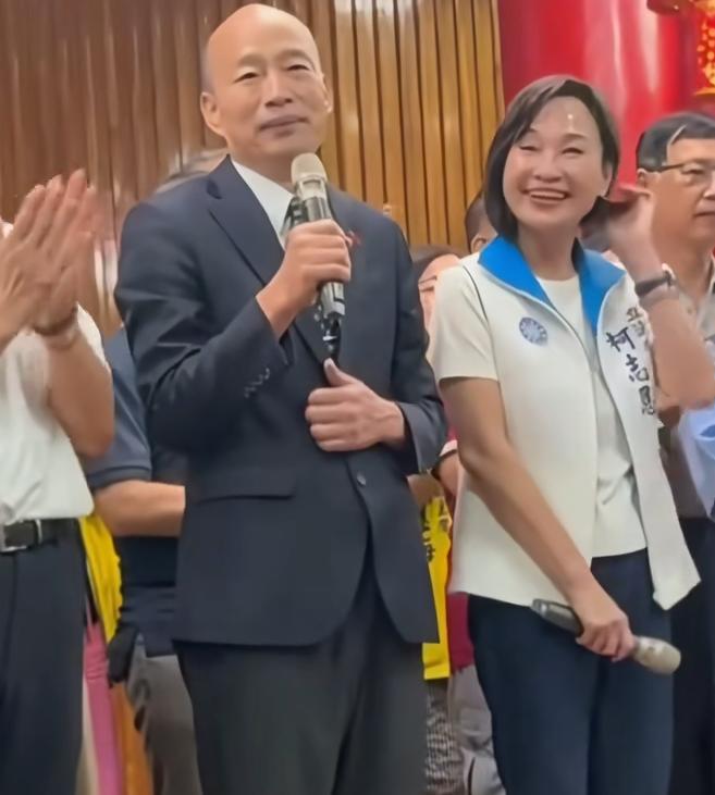 韩国瑜拿柯志恩开玩笑，太好了，我替“小舰长”吕礼诗感到高兴，解气！
韩国瑜在搞笑