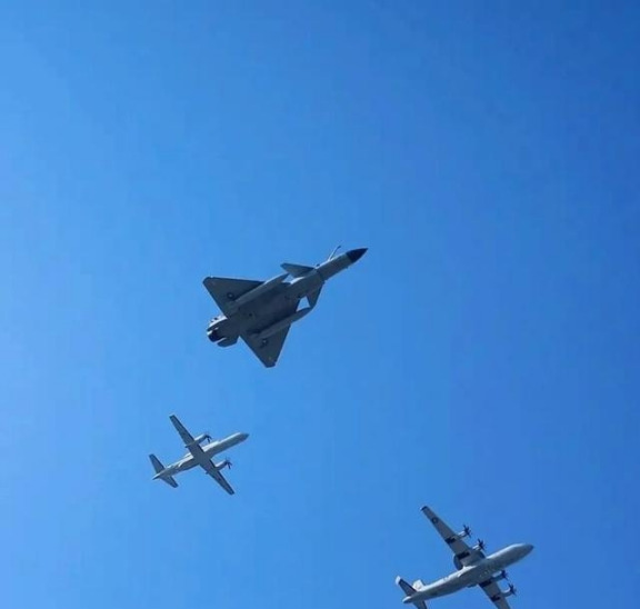伊朗天空不再安全











真是让人目瞪口呆，中东的天空刚被点燃，以