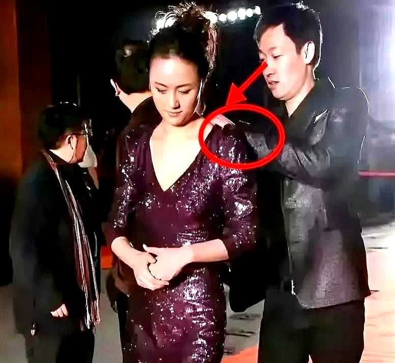 我开始有点懂朱媛媛了，辛柏青哪里都好，但是有一点是要不得的，那就是辛柏青一切都以