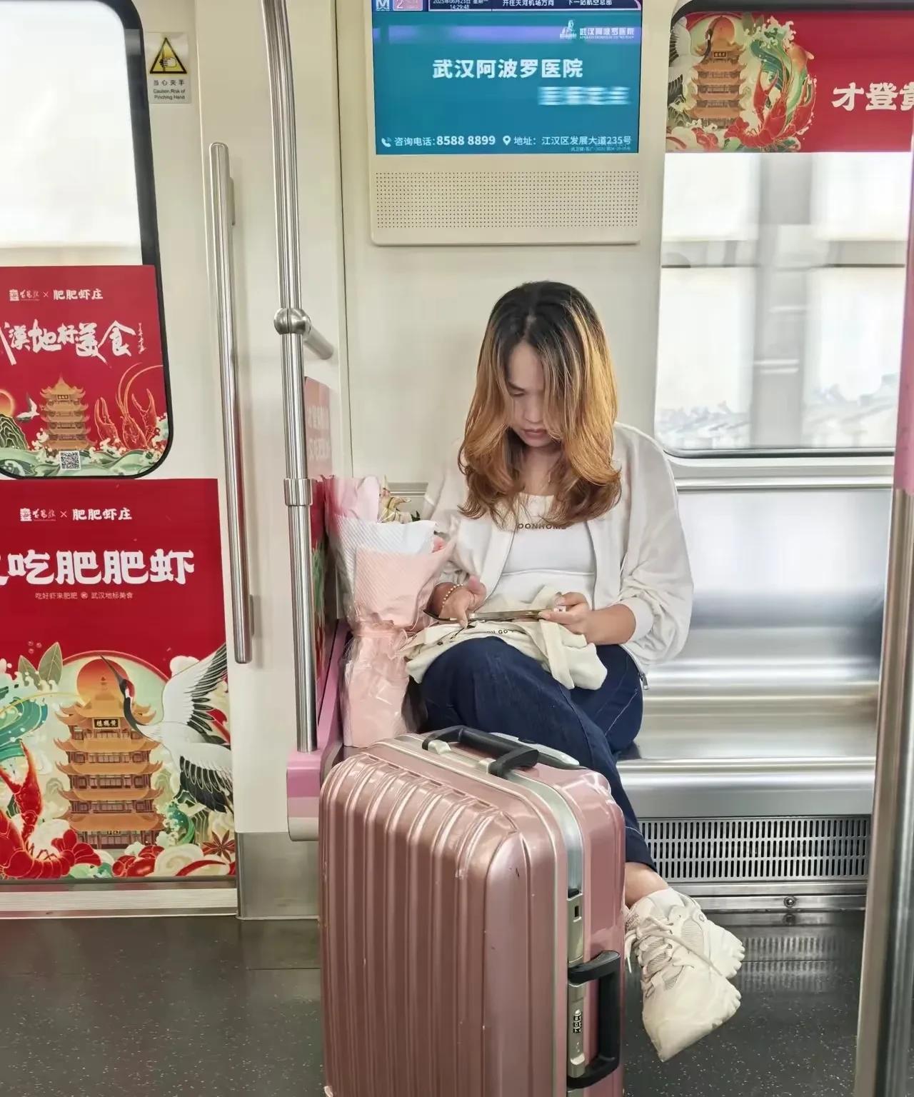 你们知道女生出远门箱子里面都装的是什么东西吗？