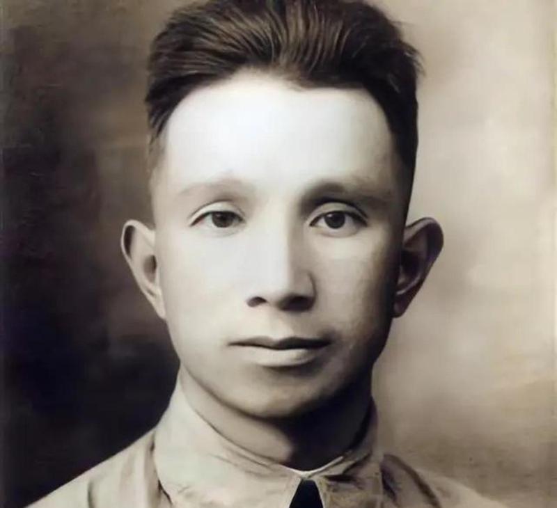 1942年，为了救出情报员，新四军决定抓日军队长的老婆来交换。谁知，日军队长的老