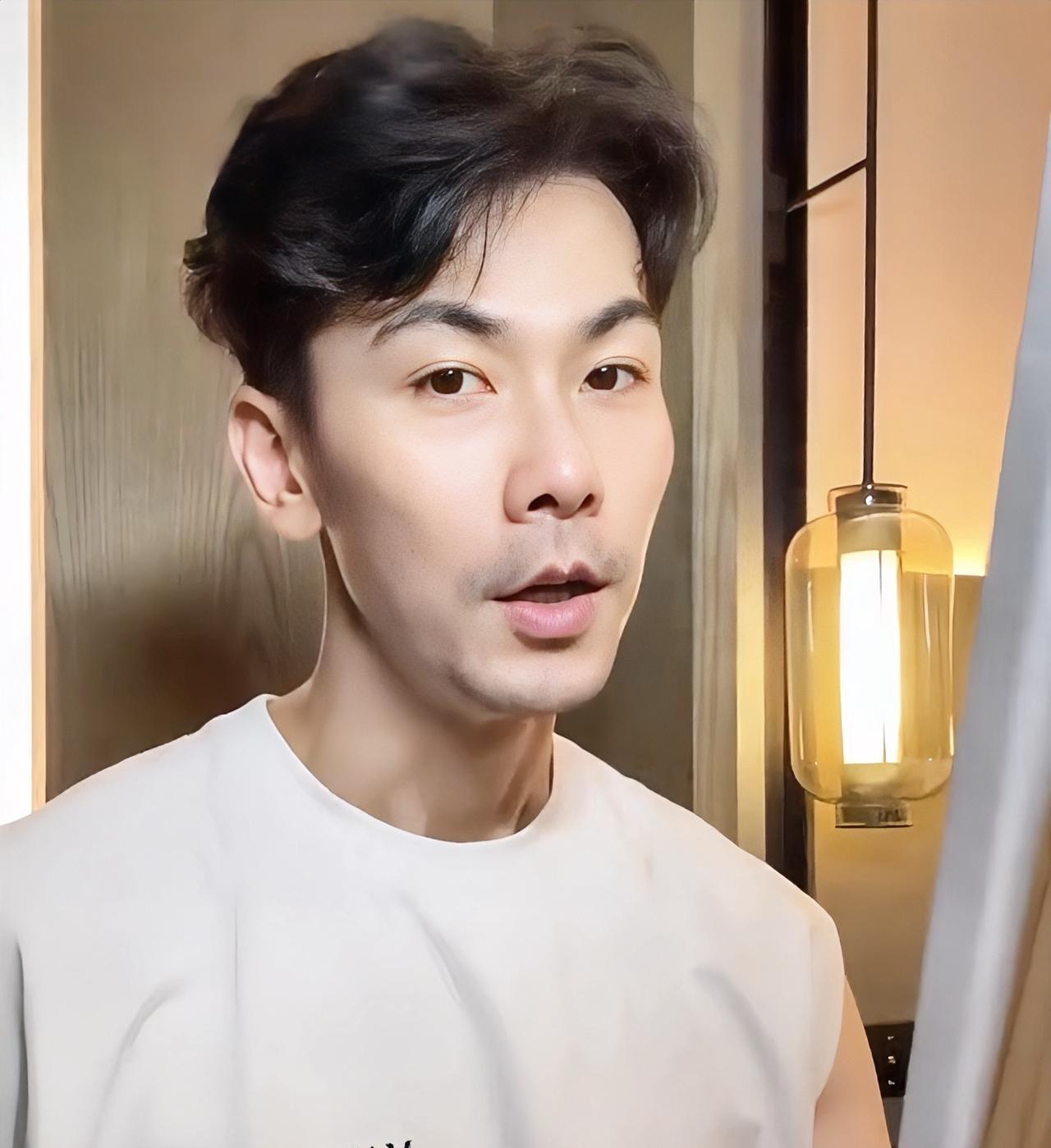 果然还是男人最懂男人，
陈紫函在节目中说：戴向宇想要离婚的事情都没通知她的时候，