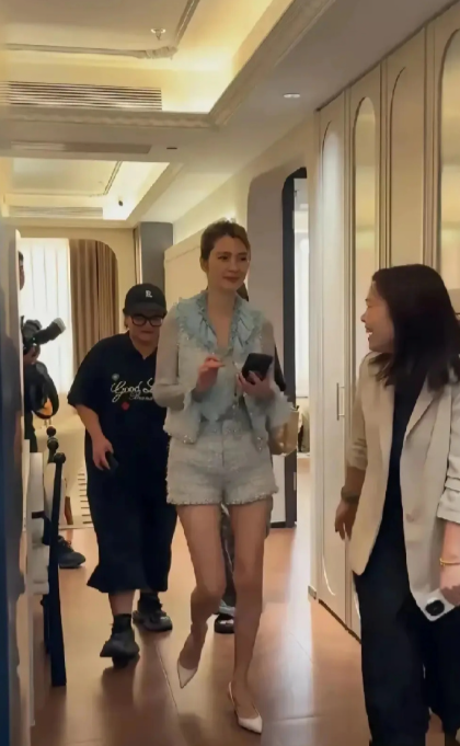 我滴个天呐！曾经迷倒万千少男的女神，没想到也老成这样了