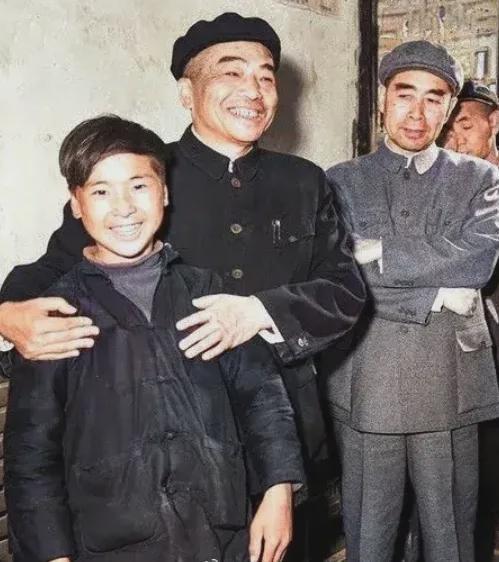 1952年7月9日，周总理致信毛主席并朱老总、刘少奇、彭德怀和林彪：前承中央同意