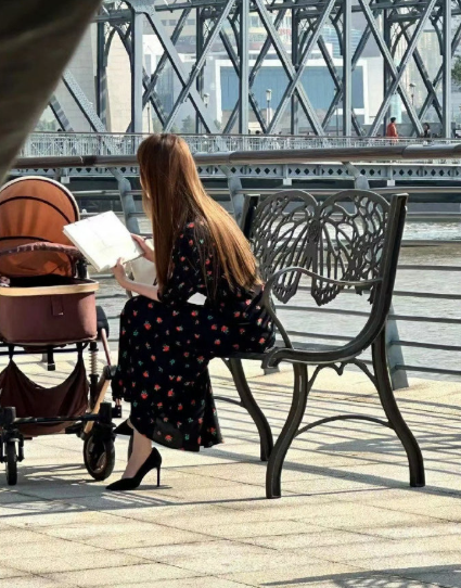 还是忘不了这张刘亦菲的背影 ​​​