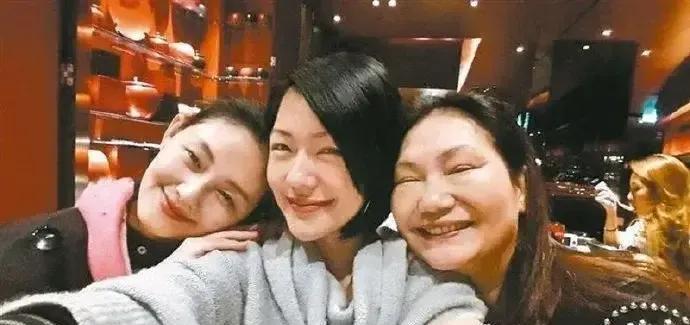 S妈收手吧
时间一长网友都看出来你的操作了
S妈再次发文走不出来，并且还表示没有