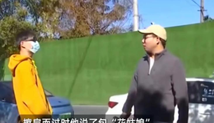 “这就是嘴欠的下场！”浙江一20岁小伙在去厂里上班时，遇到了一位打扮漂亮，气质出