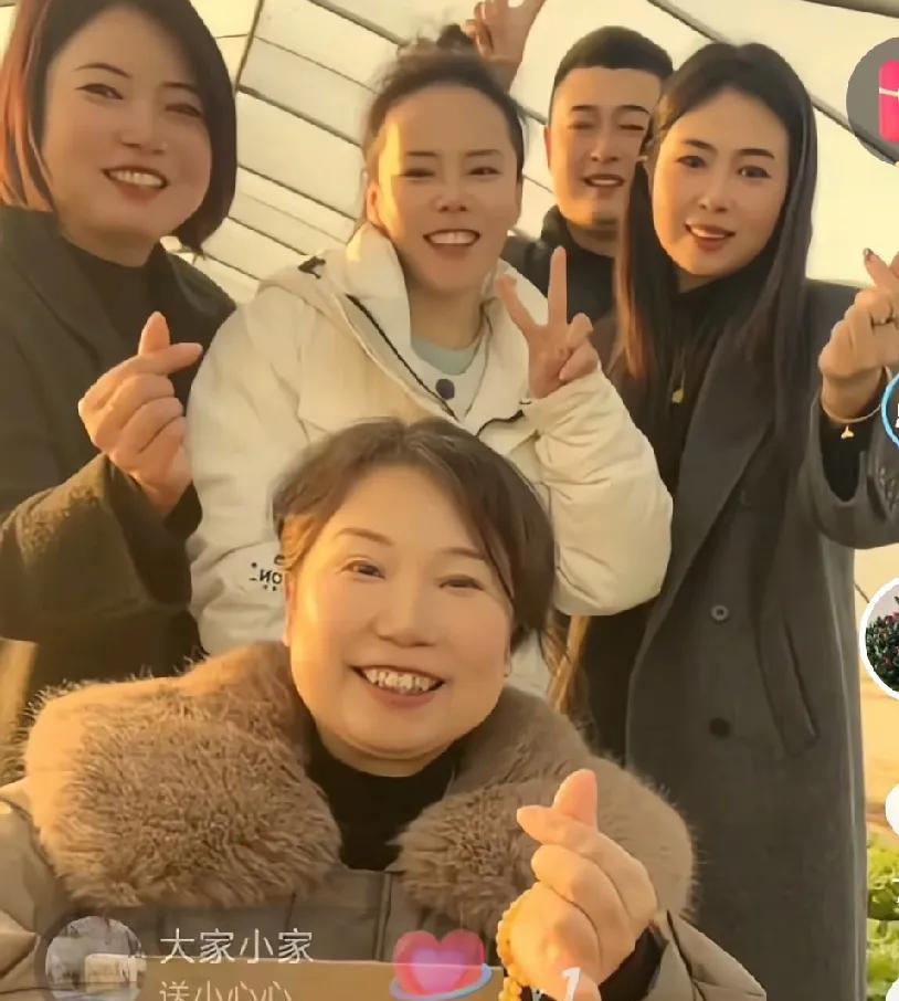 姚策这辈子是幸运的，
只是许敏这一路真的太不容易了，
辛辛苦苦养大孩子，
掏空家