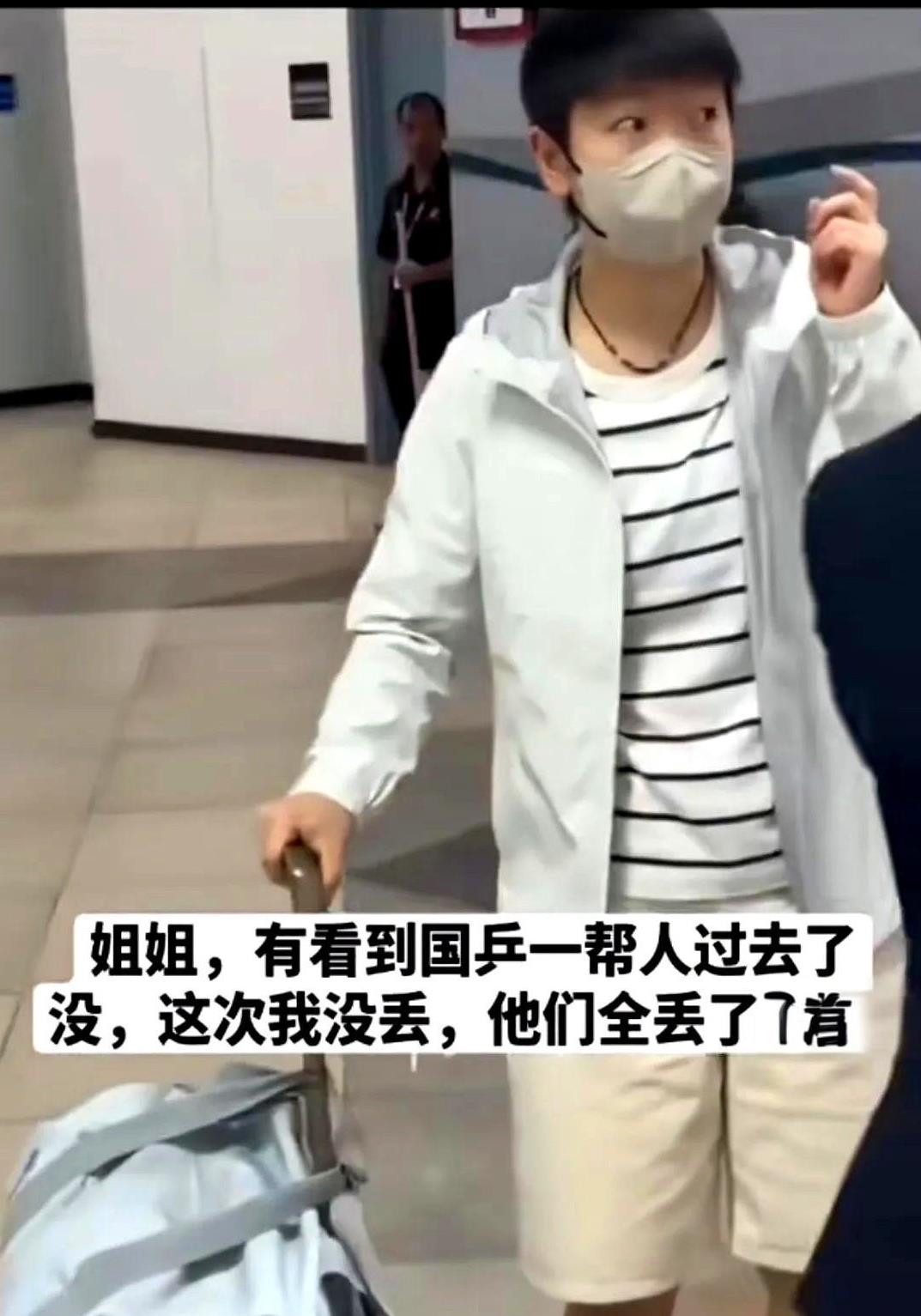 热搜爆了：莎莎一句话把队友“弄丢”了！
成都训练馆里，孙颖莎一边擦汗一边笑着说：