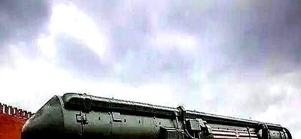 不夸张地说，俄罗斯宁愿投降，也不敢先用上核武器，主要是国际舆论太大了，哪怕是俄罗