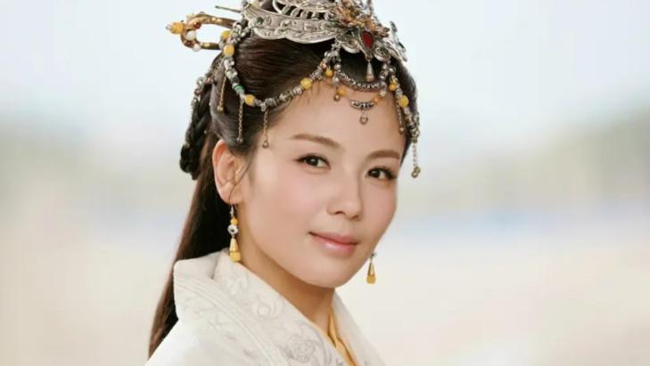 为丈夫扛下几亿债，又和建筑师爱了四年，刘涛的感情故事藏着多少细节