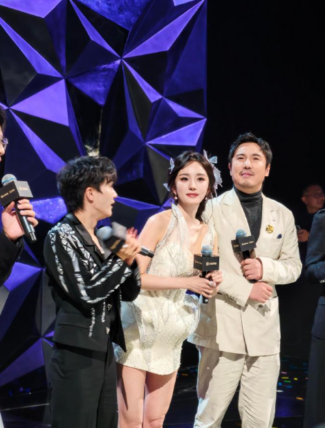 十年了！终于追到你啦！
杨幂如果看我一眼，我能秒变拉子。 ​​​