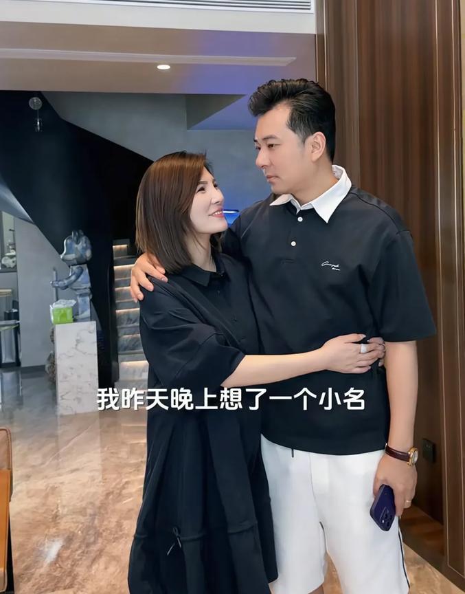 路哥路嫂天生网红体质，因为真会制造话题[捂脸][捂脸][捂脸]好好的三娃，两口子