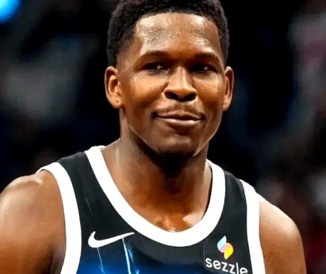 NBA更新官方社媒，宣布安东尼-爱德华兹昨日与篮网比赛技术犯规被取消。

根据联