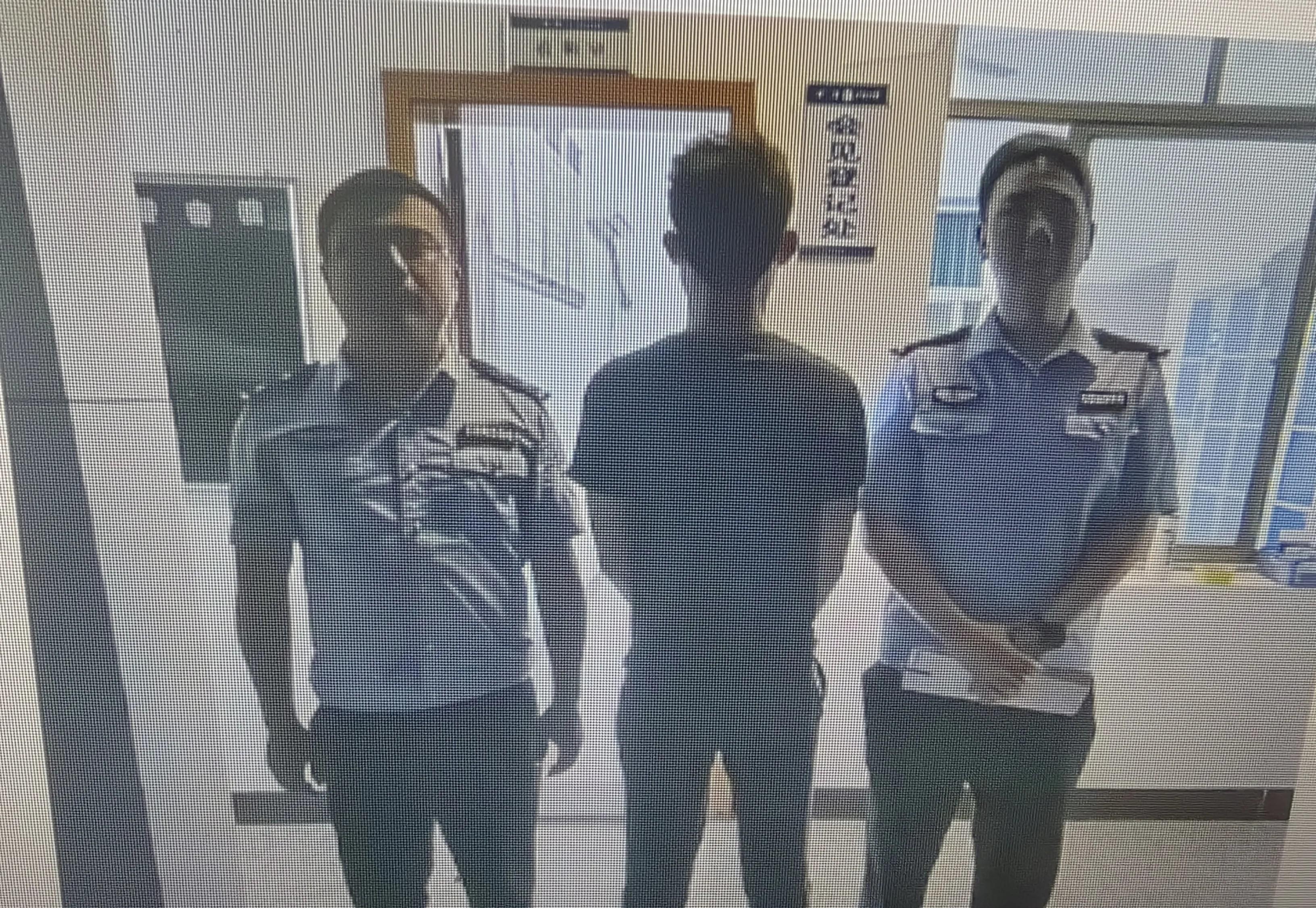 一男子举报KTV有人卖淫嫖娼，结果把自己送进了班房。  



这出闹剧的主角，