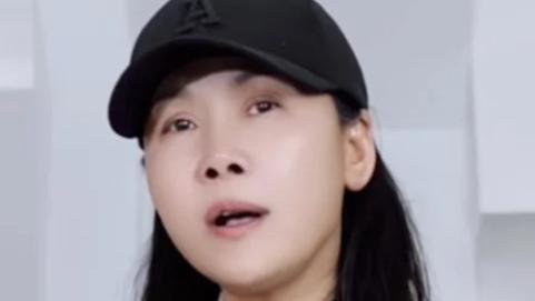 田震正面回应国籍传闻：我中国籍、中国人、中国胃，没道理改变！晒护照硬核证清白