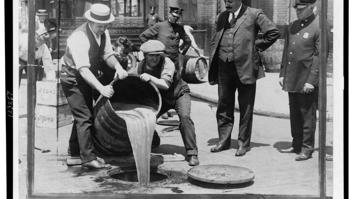 美国禁酒令与大萧条时期的罪犯行径