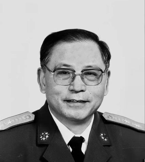 1950年，粟裕进京汇报工作，李克农知道后，立即跑去找他，急切地问道：“粟裕同志