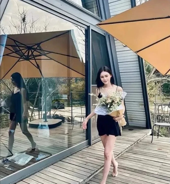 马筱梅真是人狠话不多啊！
二婚嫁进豪门，婆婆老公多次催生，她硬是顶住压力，不着急