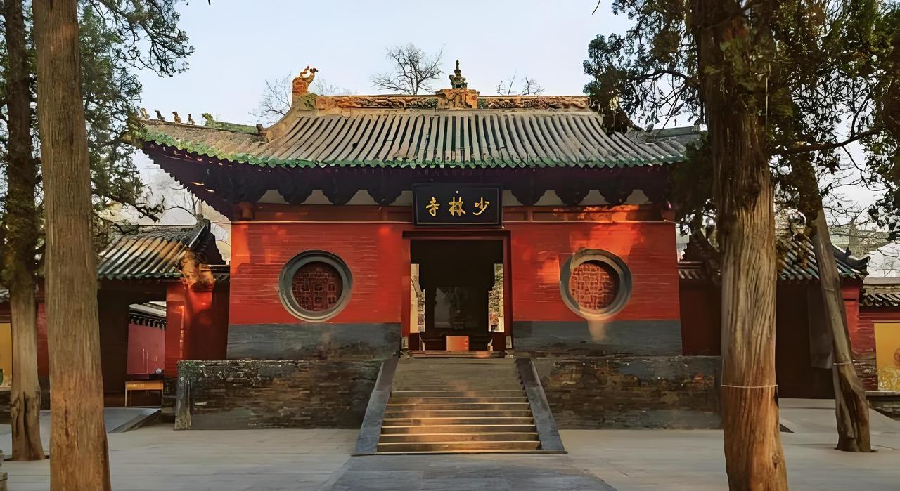 我没有去过少林寺，虽然在郑州已经待了十几年，只是刚毕业时和同学一起去爬过一次嵩山