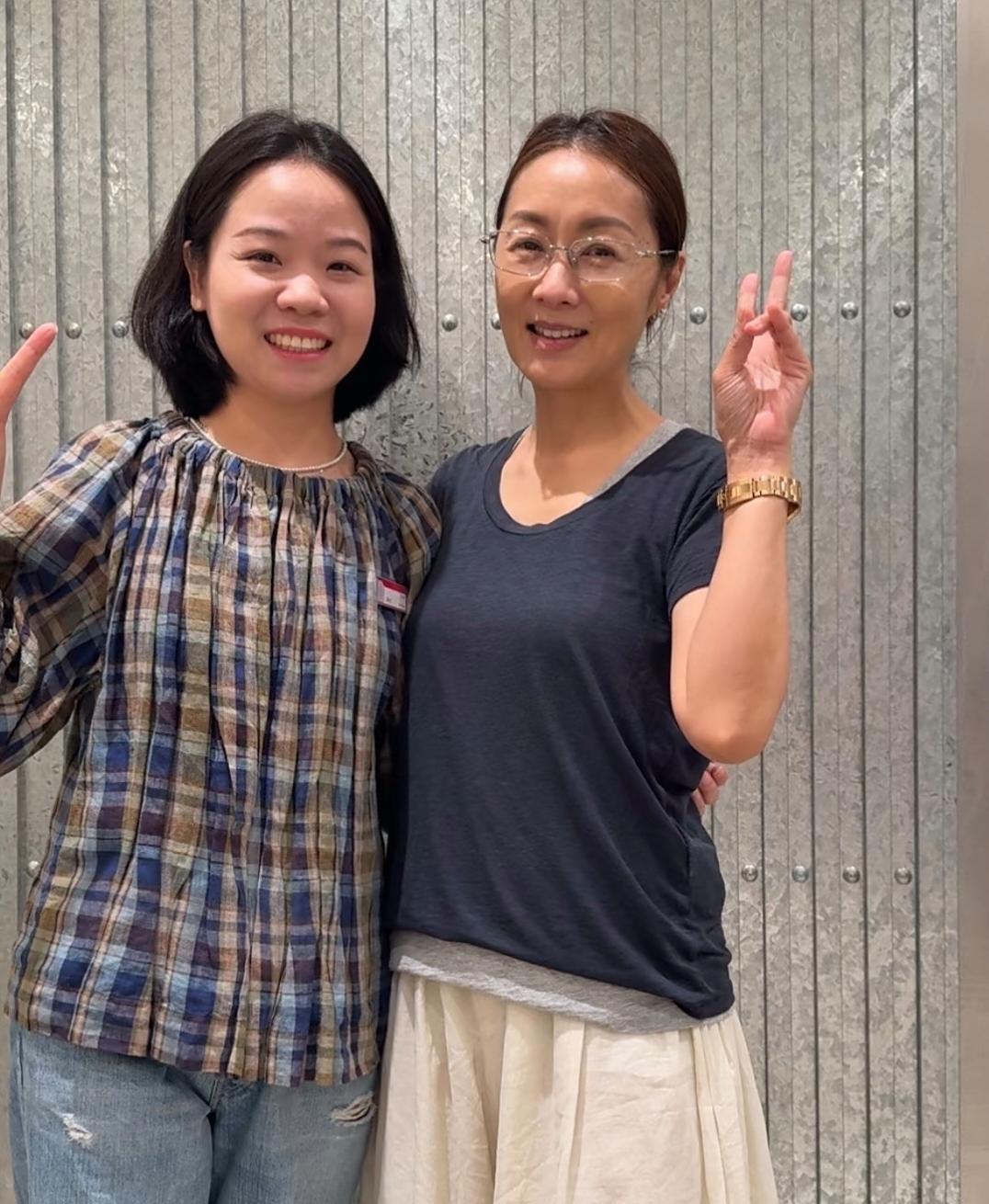 “怀玉公主”郑家榆在北京SKP逛商场，她的脸部素颜，看起来苍老了好多，女明星上了