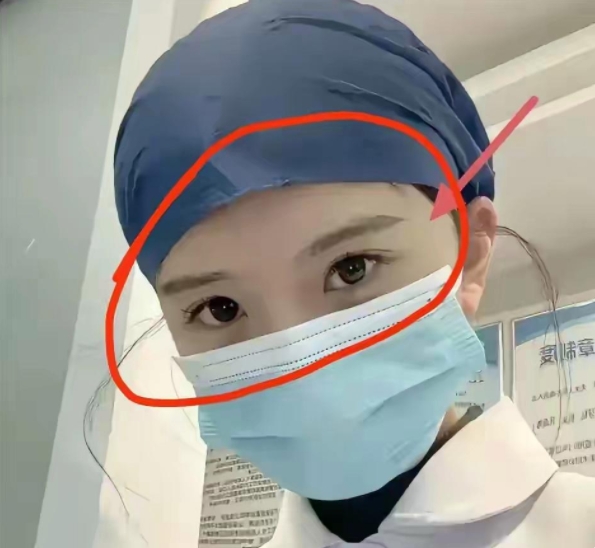 董小姐家最后悔的应该是：三代人的托举，都在为她搞事业，没人关注女孩的情感和生理需