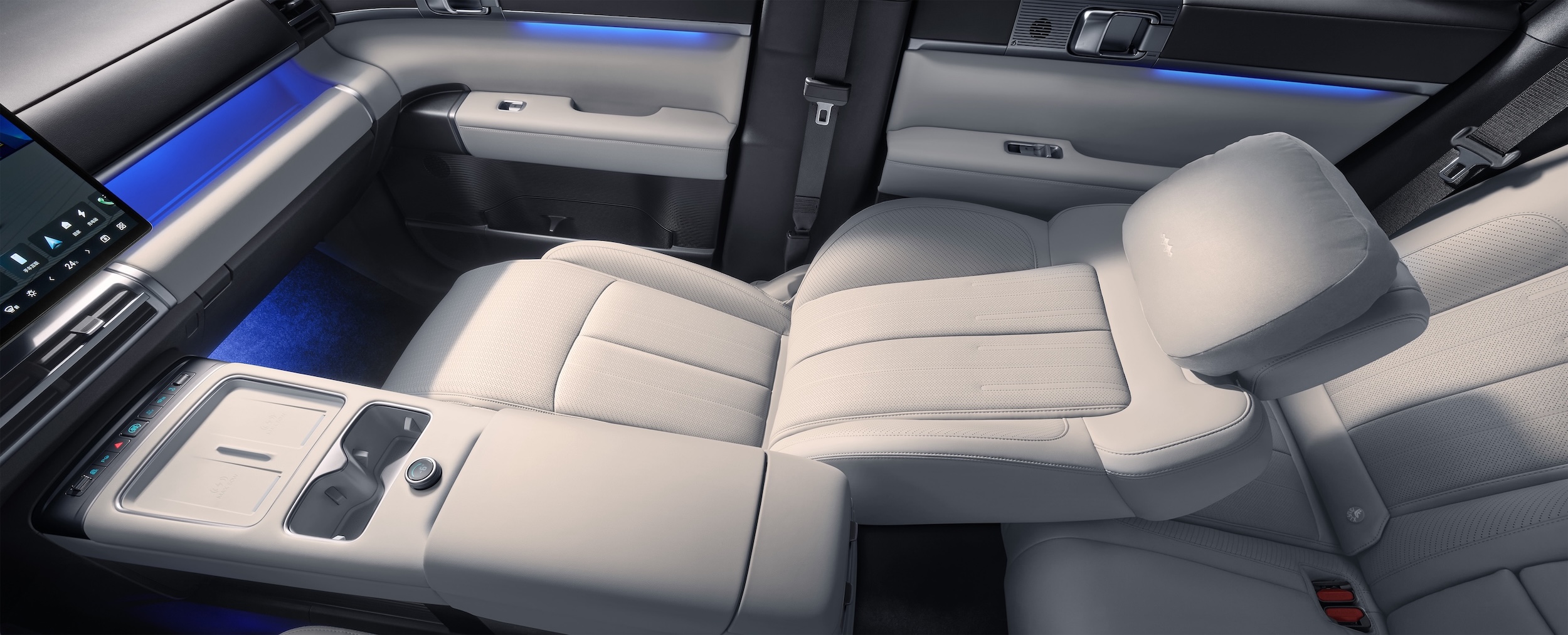 仅17.98万起，比亚迪“大五座天花板”方程豹钛7火爆上市