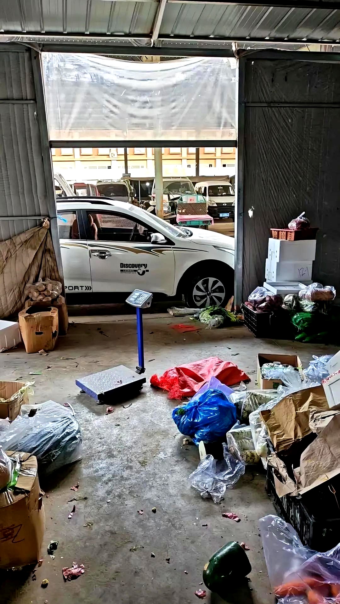 这事儿吧，听着就让人血压高。前妻残疾，给我生了俩闺女，离婚了，居然还要我付抚养费