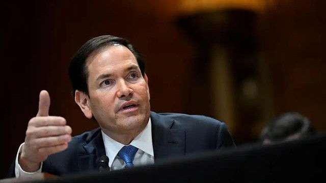 特朗普开始大清洗！仅一天就裁员超100人