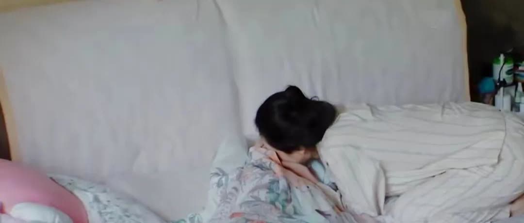 46岁再婚，先问女儿同不同意

她点头，才领的证。

董璇把再婚条件写在