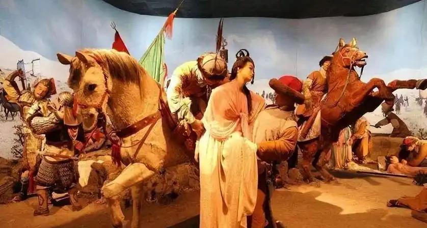 1142年，已经在金国15年的韦氏要回国了，坐在马车上的她掩饰不住内心当中的狂喜