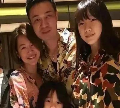 麻六记直播界新星闪耀，一小时销售额破百万！S家放手，孩子或将重返北京
在这个直播