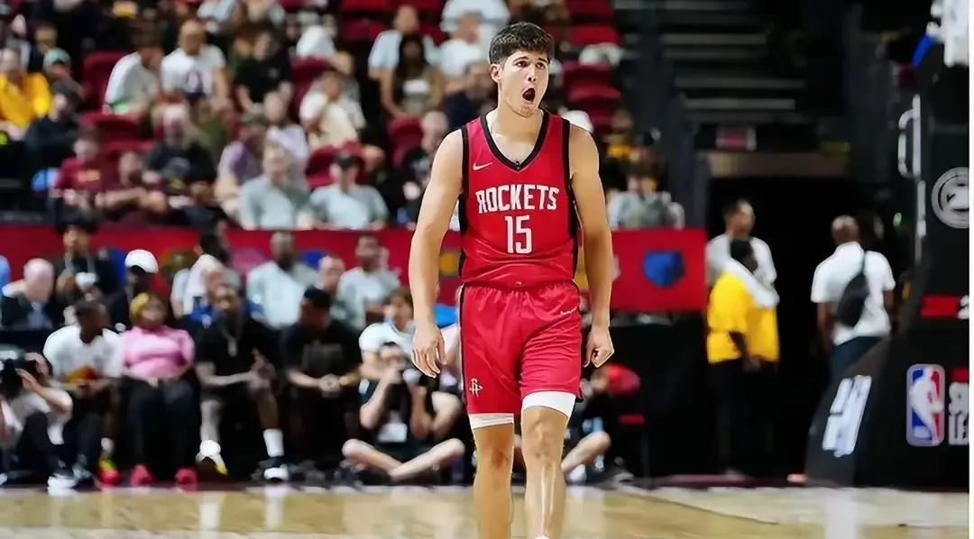 #nba# 谢泼德压力也大，真担心他水啊。
说实话，谢泼德天赋不比里萨谢差，但是
