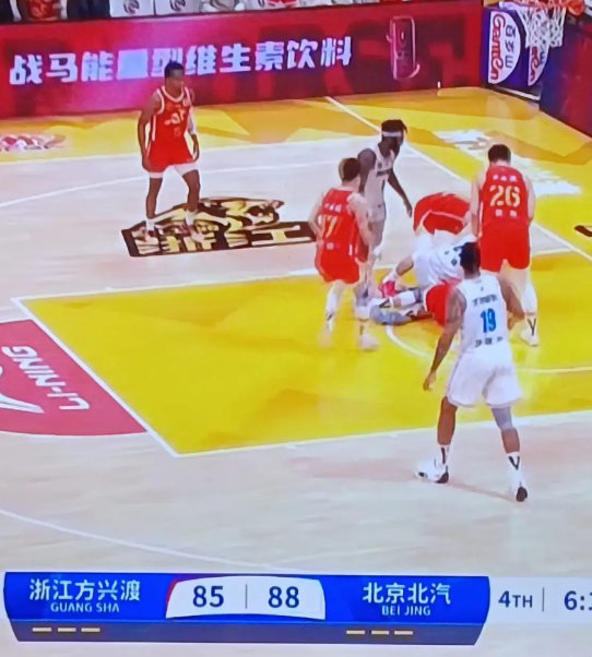 G5，方兴渡不怨，理由如下：
第一，G4，你客场赢了33分，G5，你主场输了两罚