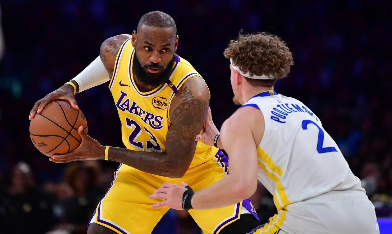 拒绝横扫！勇士力克湖人守第五！
刚刚结束的一场NBA比赛，湖人主场5分之差输给勇