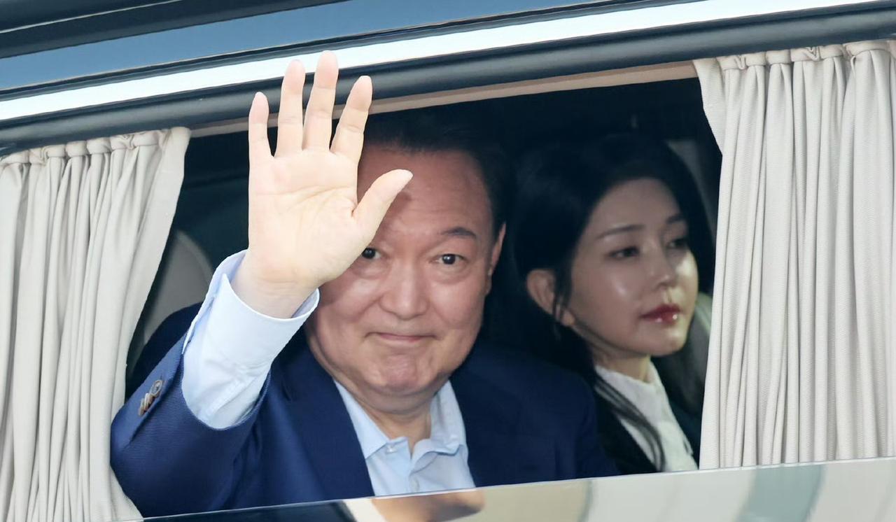 突发消息！韩国担心尹锡悦逃跑，或准备再次将其逮捕羁押！刚刚，韩国多家媒体发布快讯