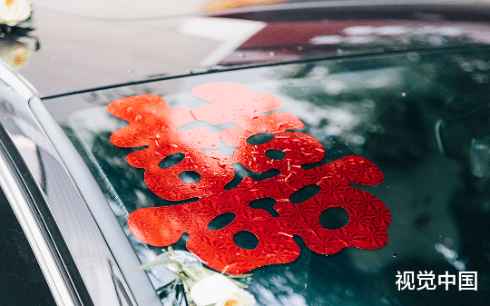 婚礼现场加价八万八，新娘转身跳进河里：这婚不结了！