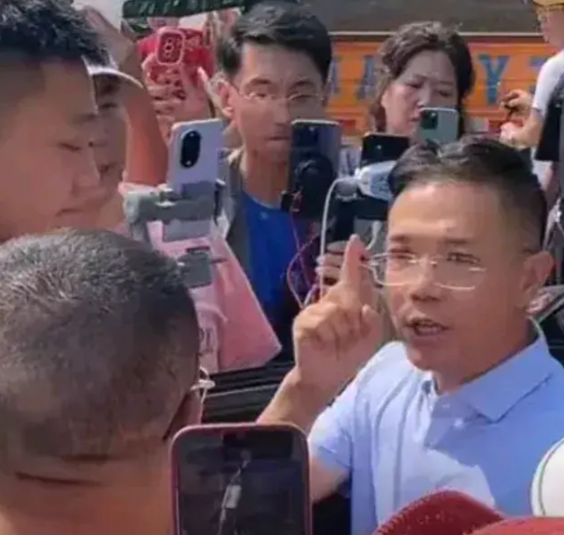 太难过了，太意难平了！
结果出来了，看得出，李老师对这个结果相当的不满意！
主播
