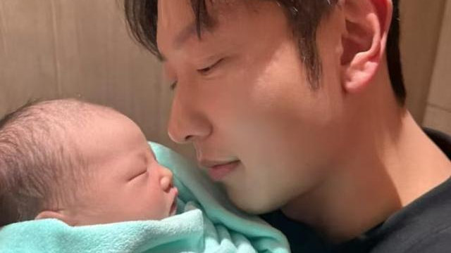 曲线诱人！高钧贤拍摄妻子哺乳画面，意外展现其傲人身姿