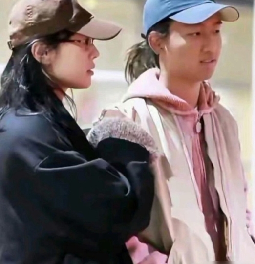 白百何的儿子，遗传特征太明显了！！ ​​​
