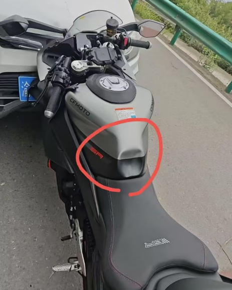 这样看来 鹏哥要变成月月姐了