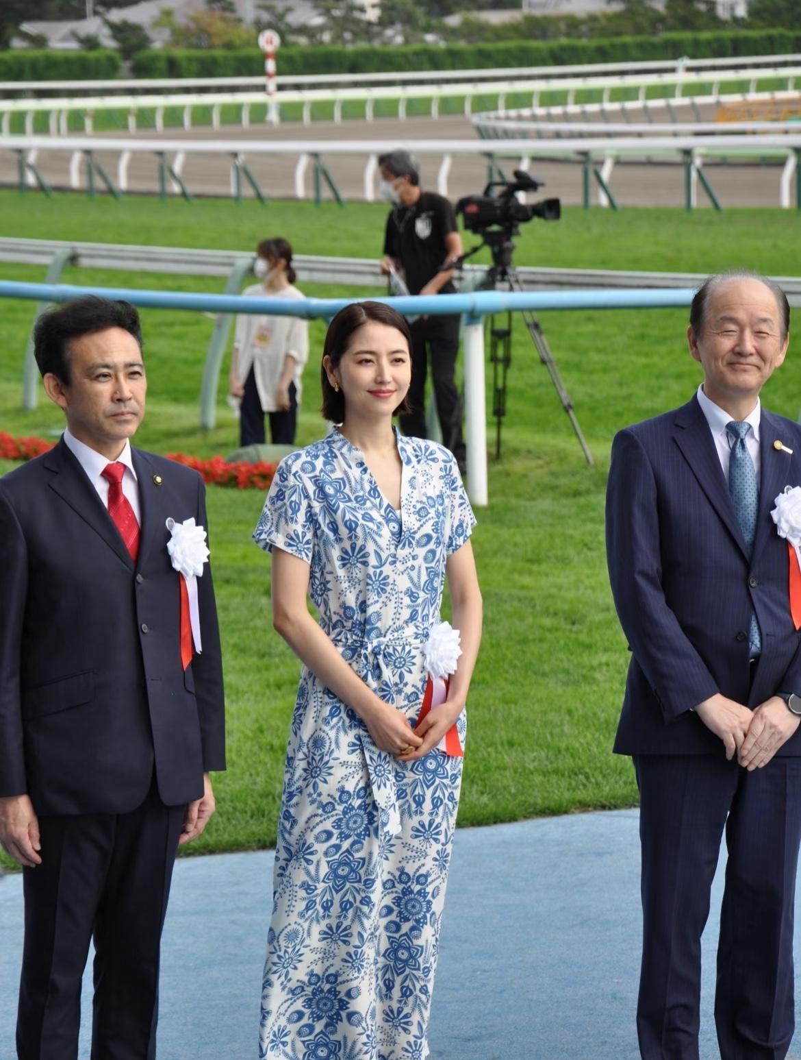 长泽雅美的正义，美得标致即正义。
骨相好才是真美人，当年年纪轻轻就被叫大妈，现在