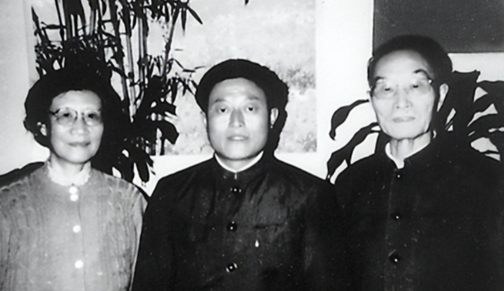 1972年解放军战士救下一个突然“中毒”的病重老人，却被组织突然要求退伍，后来才